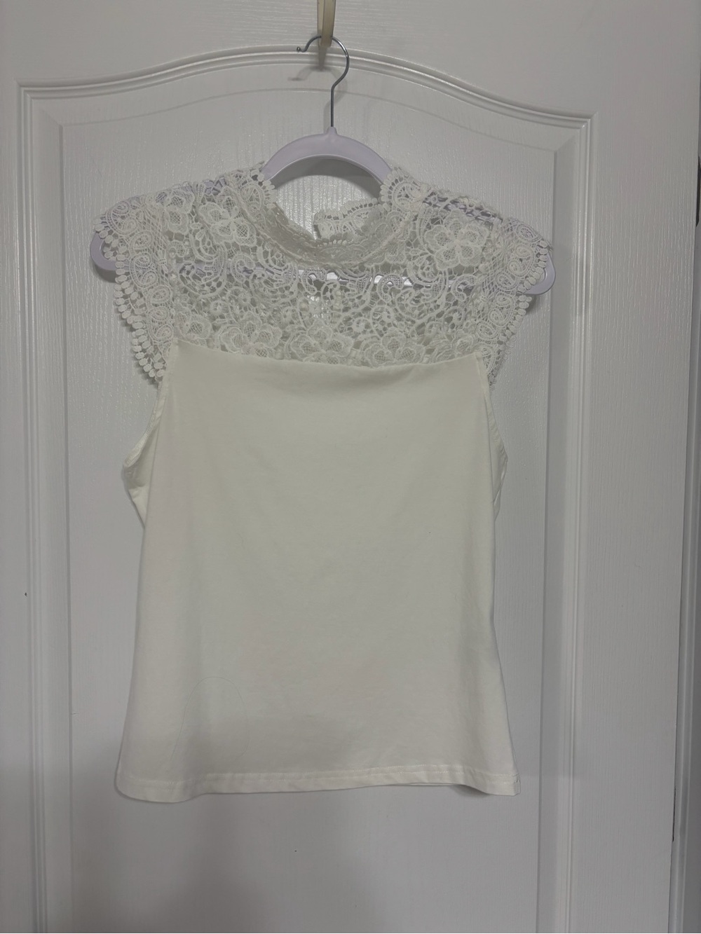 SHEIN Cream Lace Yoke Sleeveless Cami